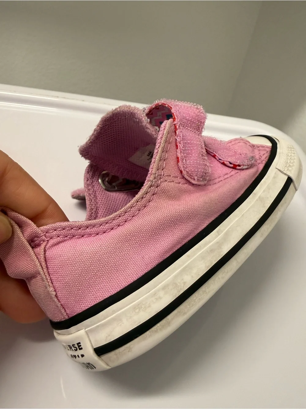 Converse Kids Pink Low-Top Sneakers with Multicolor Zigzag Straps